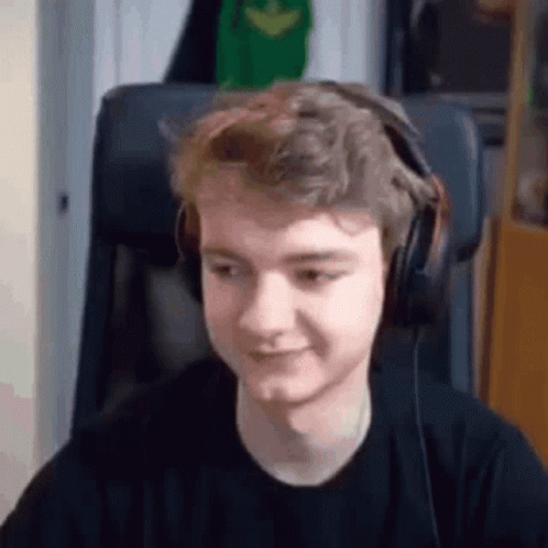 Happy Tommyinnit Swaying Head GIF