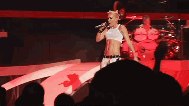 Here I Am Gwen Stefani Gif GIF