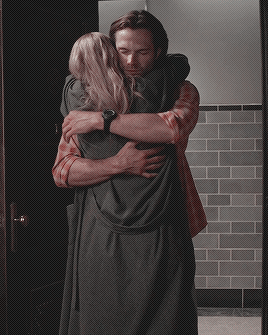 Hug Kissing Gif File 1866kb GIF