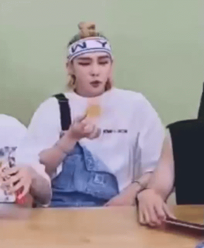 Gunny Hyunjin Acting Girlie GIF