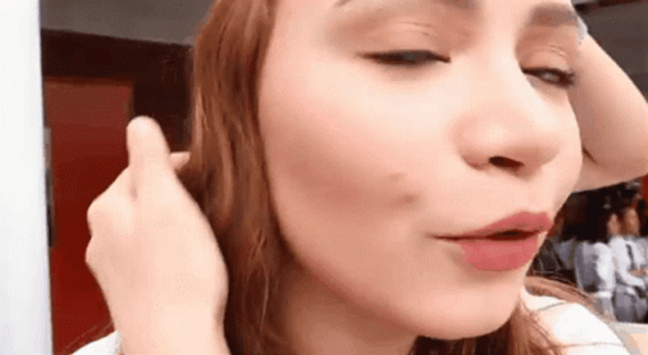 Isabelle Lazo Pimple Popping GIF