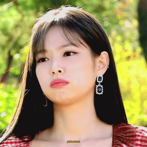 Jennie Kim Nodding Head GIF