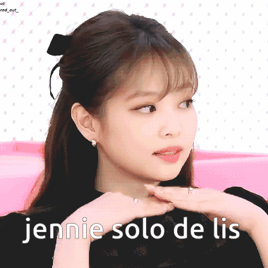 Jennie Kim Showing Face GIF