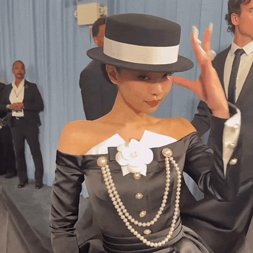 Jennie Met Gala 2025 Gif GIF
