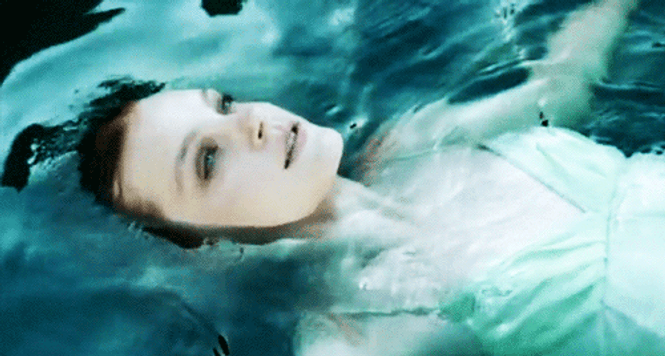 Jessica Stam In Water GIF
