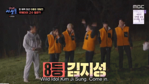 Ji Sung Moving Quickly in Front of Group
