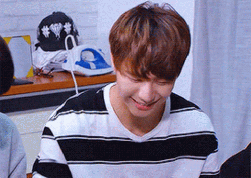 Kang Seung-sik Pinky Finger GIF
