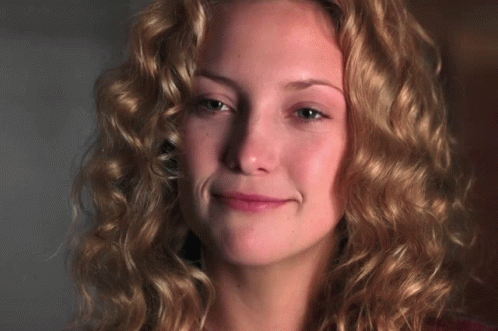 Kate Hudson Cute Goodbye Smile GIF