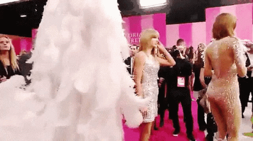 Kaylor Taylor Swift Looking For Karlie Kloss GIF