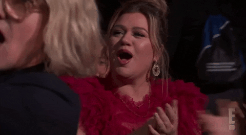 Kelly Clarkson At Peoples Choice Awards 2022 GIF