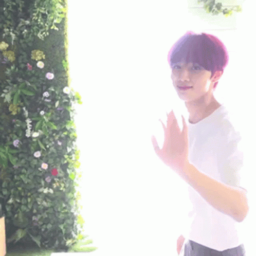 Kim Sunwoo K-pop Turn Around Disappearing GIF