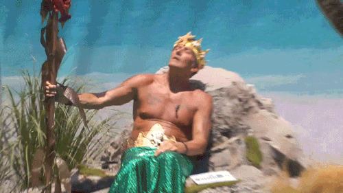 King Relaxing In Summer GIF