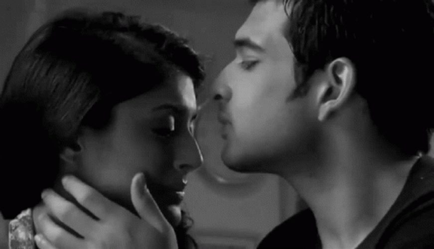 Kitani Arohi And Arjun Forehead Kiss GIF