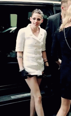 Kristen Stewart Saying Hi While Slowly Walking GIF