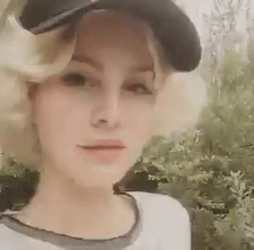 Lana Del Rey 498 X 490 Gif GIF
