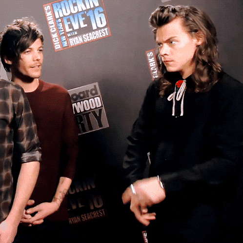 Larry Stylinson Harry And Louis Gif GIF