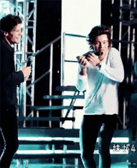 Larry Stylinson Harry And Louis Gif GIF