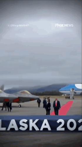 Laska 2021 Sign On Ground GIF