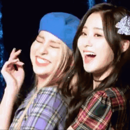 Laughing Meme Lunasolar Eseo And Jian GIF