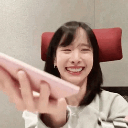 Laughing Meme Seola Laughing Out Loud GIF