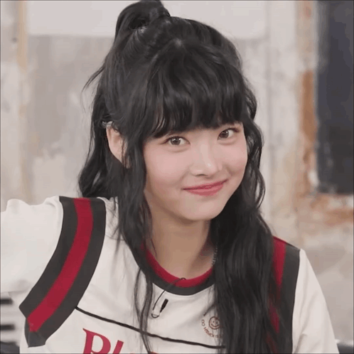 Le Sserafim Hong Eunchae Cute Wink GIF