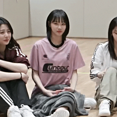 Le Sserafim Kim Chawon Short Hair Dabbing GIF