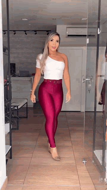 Leggings Chv Cris Her Pose Model GIF