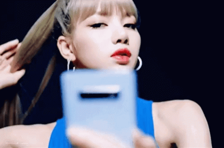 Lisa Manoban From Blackpink Pointing Up GIF GIFDB