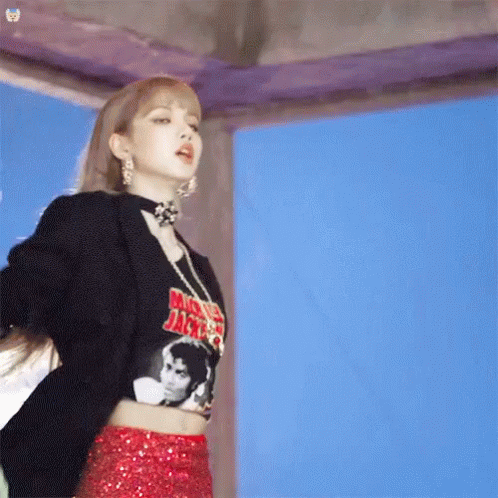 Lisa Manoban Of Blackpink Dancing On Stage GIF