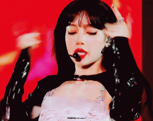 Lisa Manoban Of Blackpink Singing And Dancing GIF