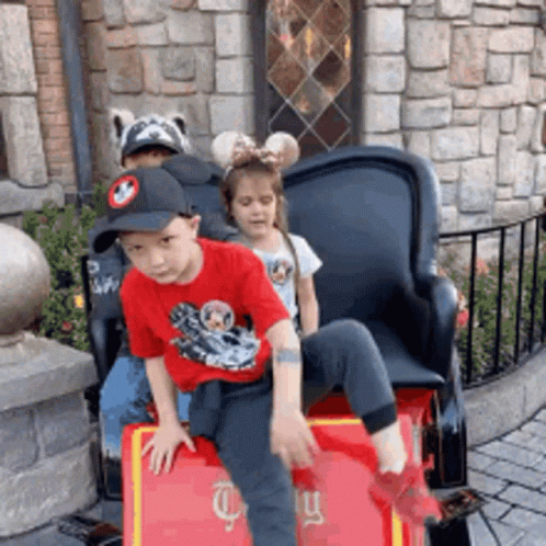 Little Girl Cry Baby In Disneyland GIF