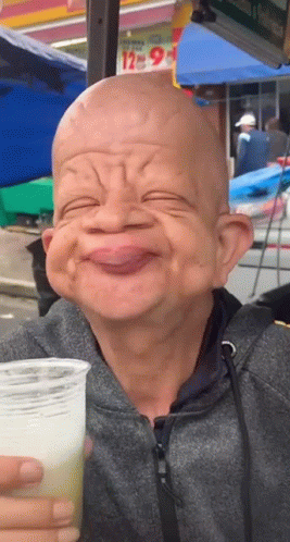 Bruno Diferente Looking Up GIF
