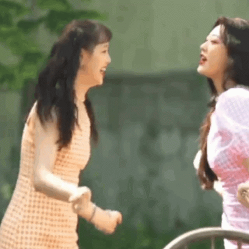 Loona Chuu Shimmy GIF