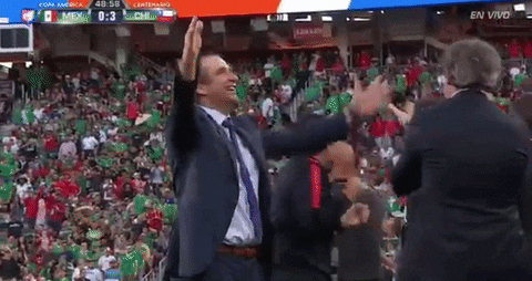 Lots Of People Watching Dibu Play GIF