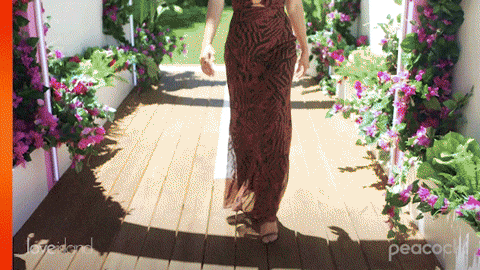 Love Island Usa Sarah Hyland Walking GIF