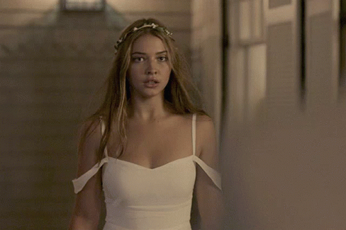 Madelyn Cline Sarah Cameron Confused Look GIF