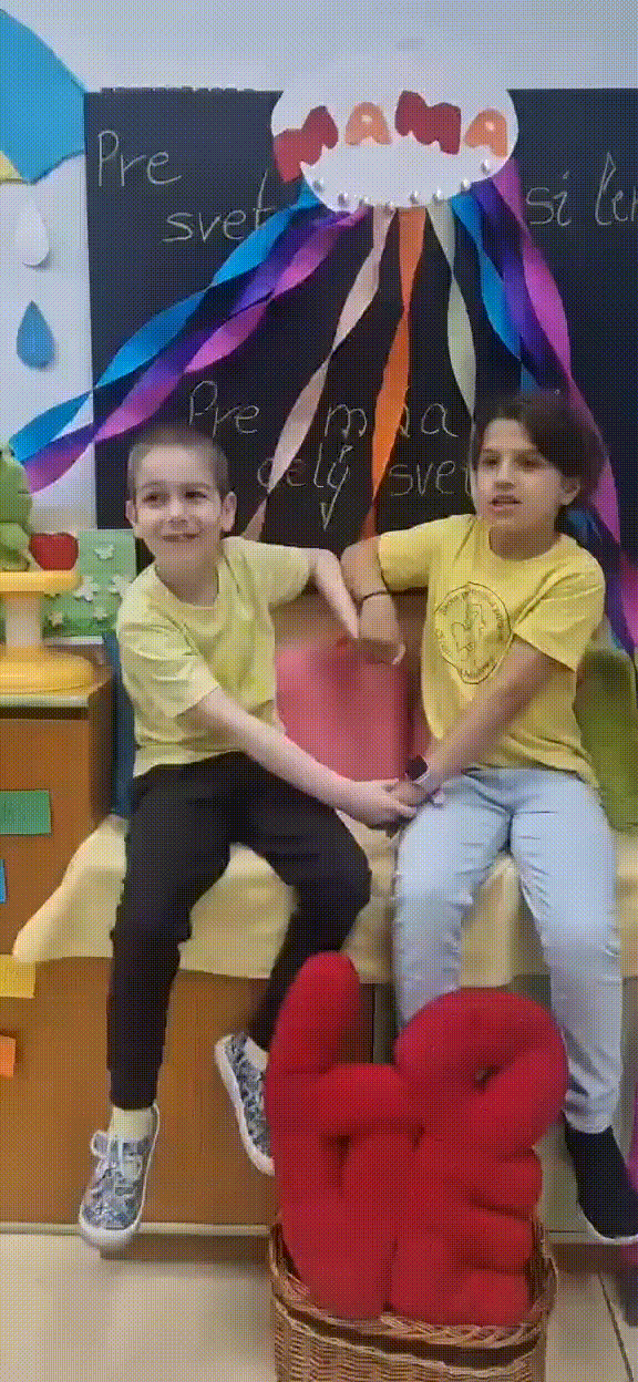Mama Dominik And Emilia GIF