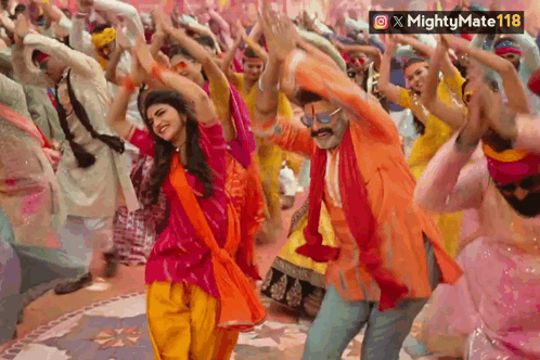 Man And Woman Dancing In Crowd Mightymate 118 GIF