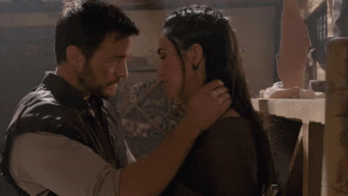 Man And Woman Kissing GIF