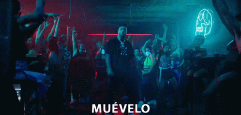 Man Dancing in Front of Crowd Muevelo
