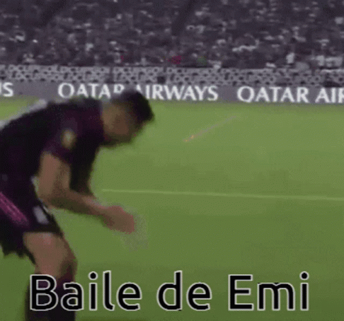 Man Dancing on Soccer Field Baile de Emi