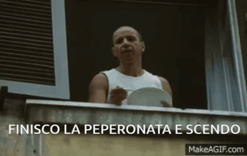 Man Holding Plate Finisco La Peperonata E Scendo GIF