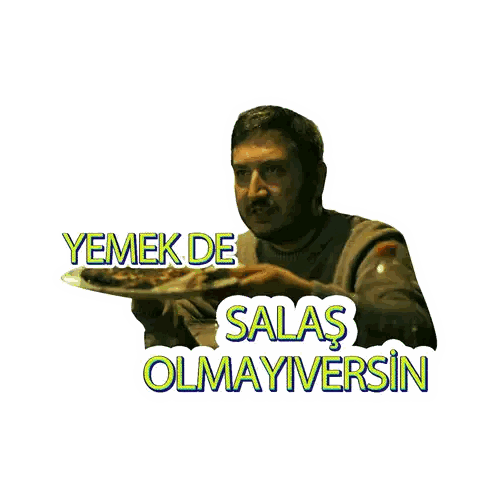 Man Holding Plate of Food Yemek De Salas Olmayversin