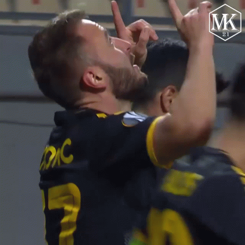 Man In Black And Yellow Shirt Number 21 GIF