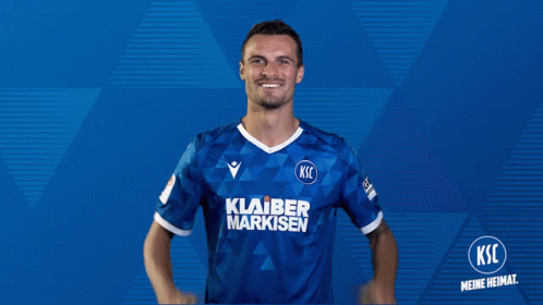 Man in Blue Shirt Saying Klaber Markisen