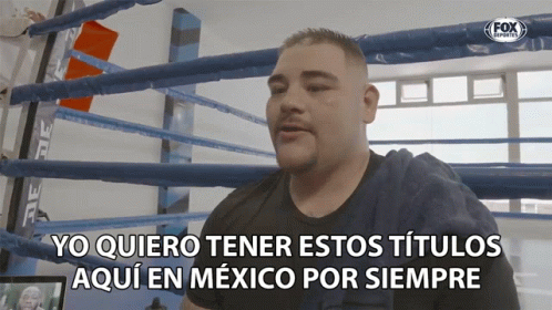 Man in Boxing Ring Says Yo Quiero Tener Estos Títulos