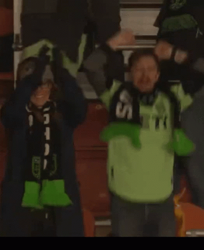 Man In Green Shirt Saying Seti GIF