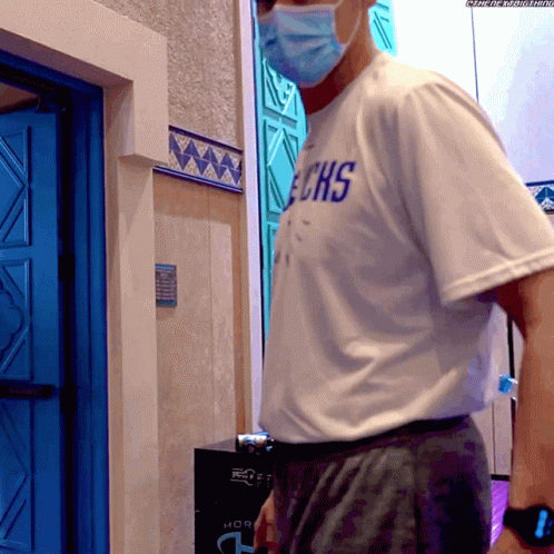 Man in Mask and T-Shirt Saying Echs