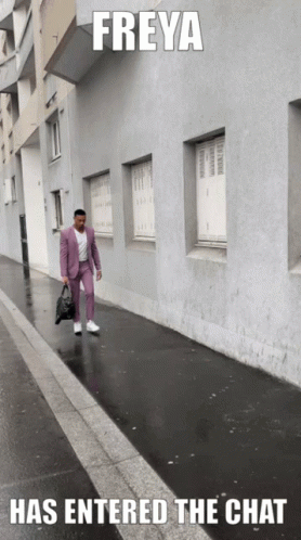 Man in Pink Suit Freya Has Entered the Chat