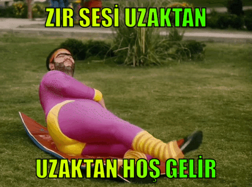 Man in Purple and Yellow Suit on Surfboard zir sesi uzaktan uzaktan hos gelir